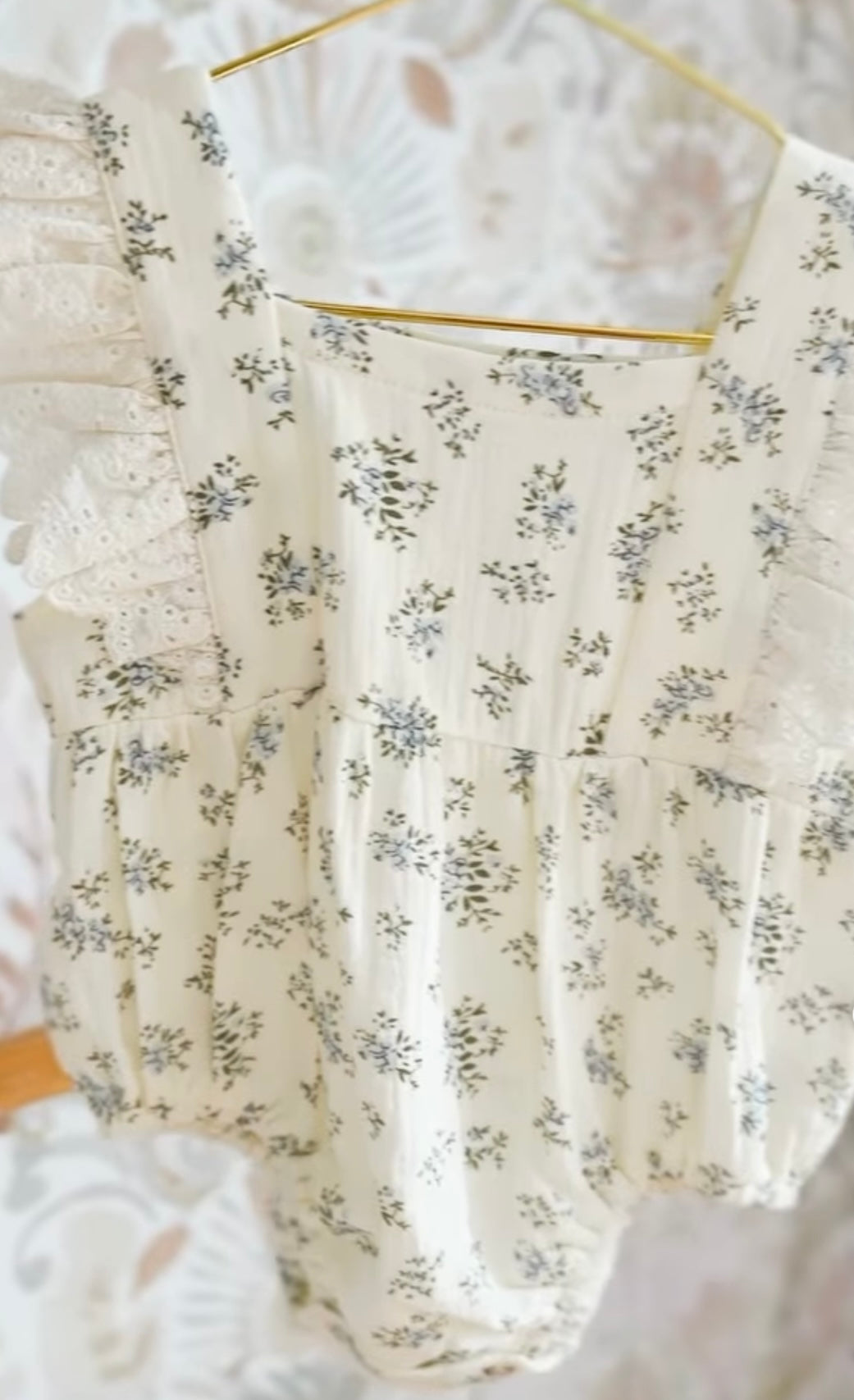 Blue ditsy floral bubble