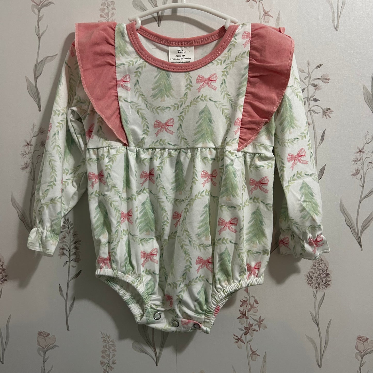 Bow Christmas tree bubble